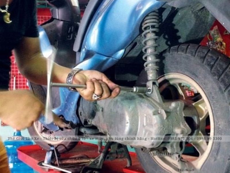 Phuộc cứng, đàn hồi kém tạo ra độ xóc lớn cho xe máy
