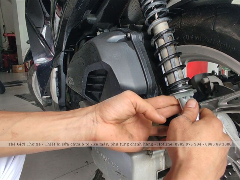 Sửa phuộc sau xe máy 
