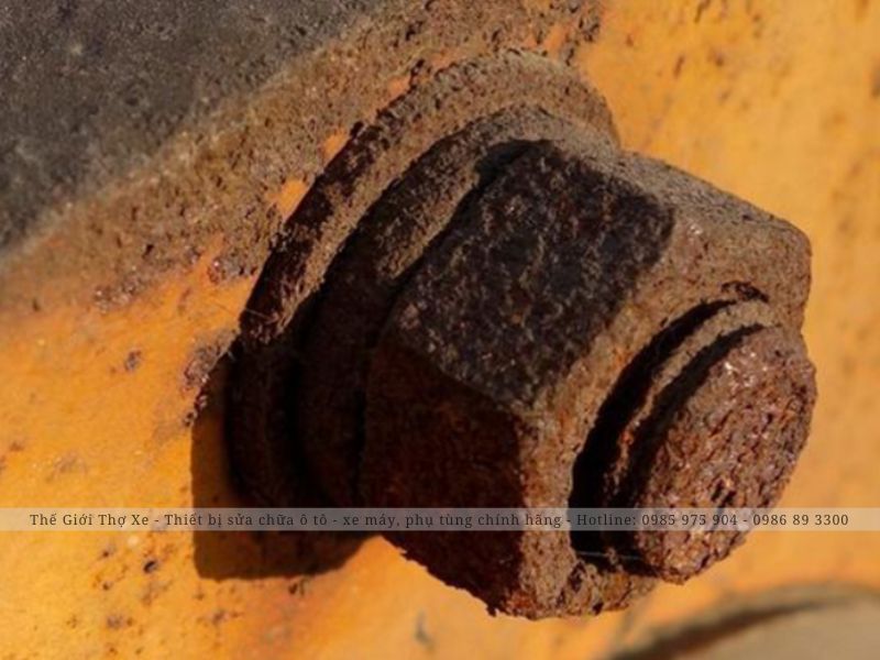 Tình trạng ốc vít bị rỉ sét có thể do nhiều nguyên nhân gây nên 