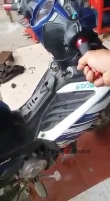 xe bị nổ ga lụp bụp