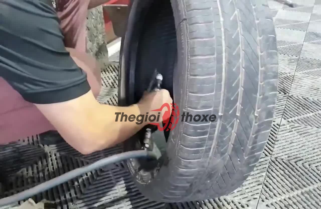 Máy mài săm lốp xe bằng điện 220V được sử dụng để mài, đánh săm lốp xe