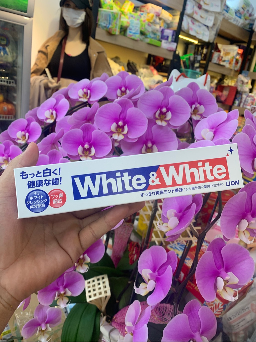 Kem Đánh Răng White & White Lion 150g