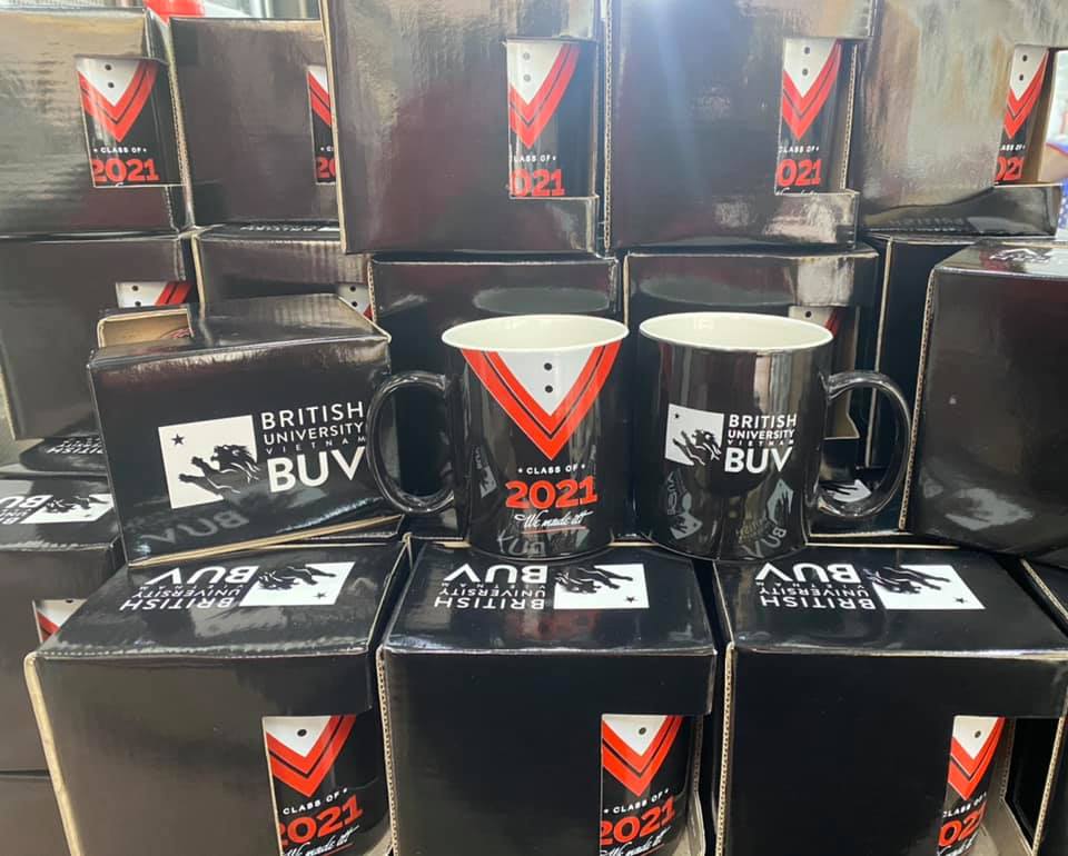 Cốc sứ in logo Gốm sứ Linh Miêu chất liệu sứ cao cấp thiết kế sang trọng và tinh tế phù hợp làm quà tặng doanh nghiệp