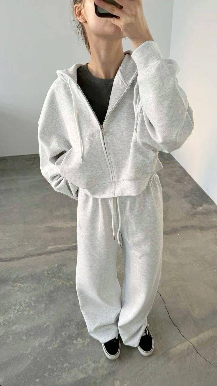 Áo khoác hoodie – lựa chọn thời trang không bao giờ lỗi mốt