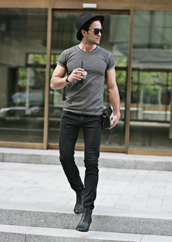 Quần jean skinny giúp tôn đôi chân dài cho các chàng. 