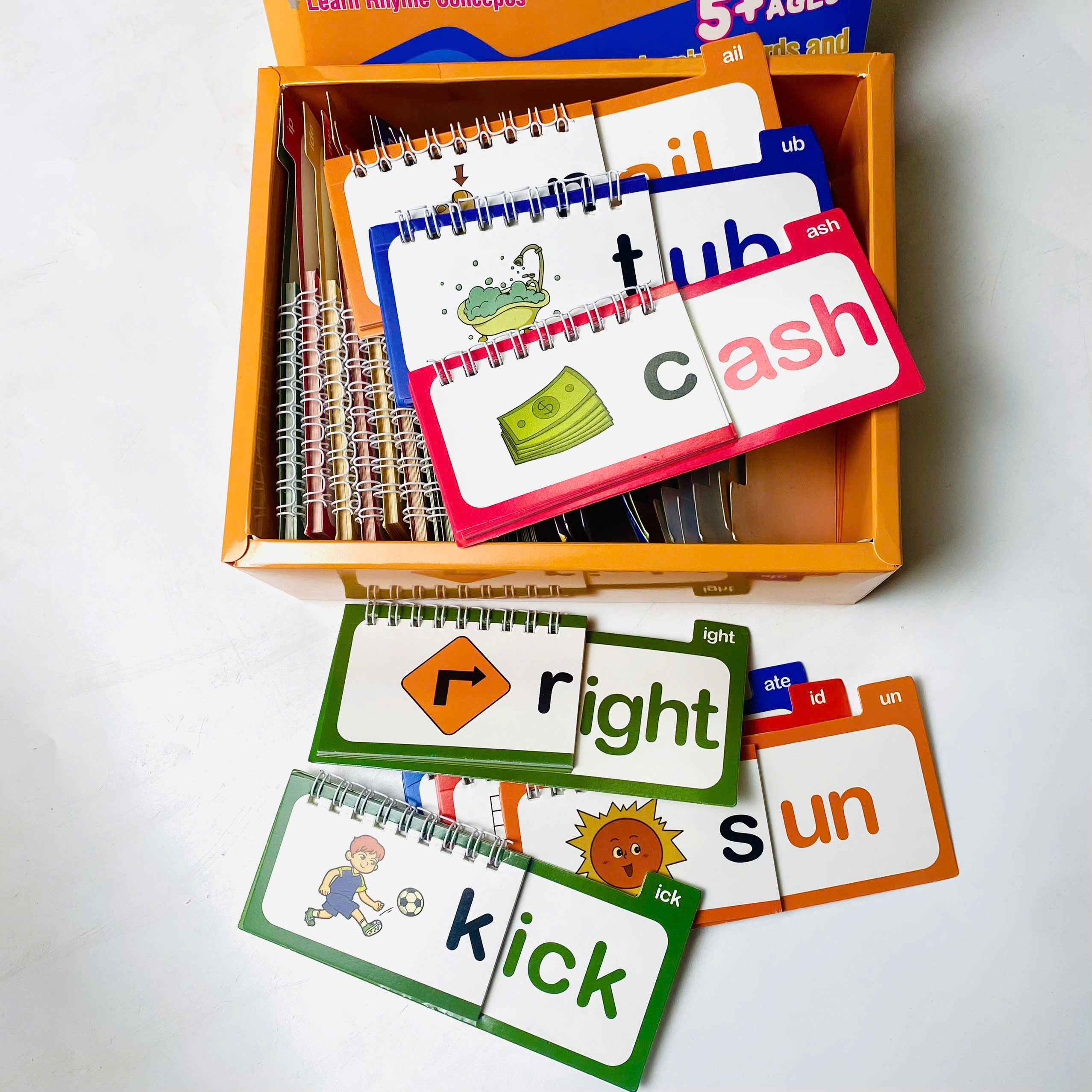 Word Family Build Book - Bộ flipbook luyện âm vần tiếng Anh chuẩn giáo trình Mỹ cho bé từ 5 tuổi