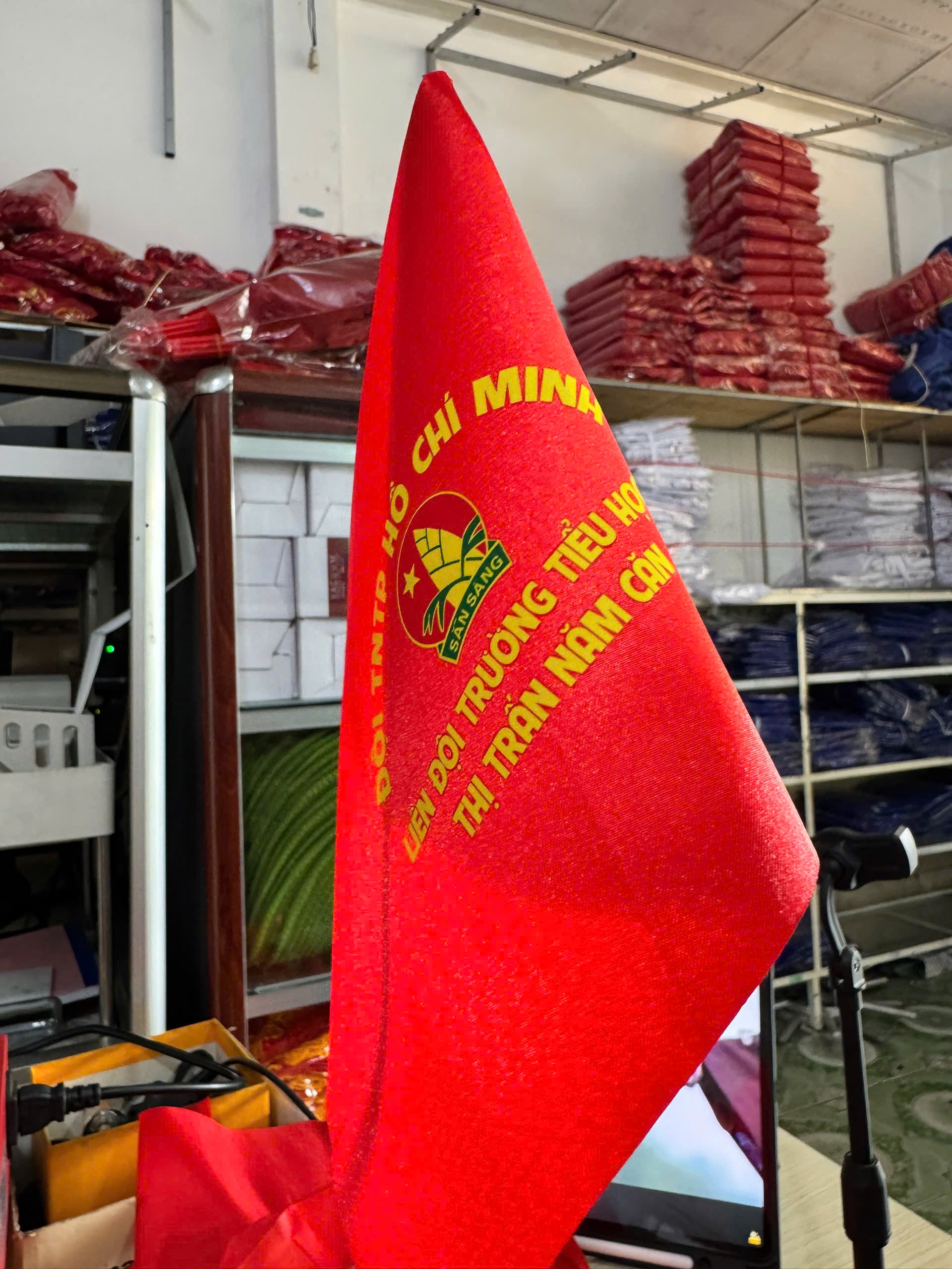 🚩 CỜ CẦM TAY IN THEO YÊU CẦU