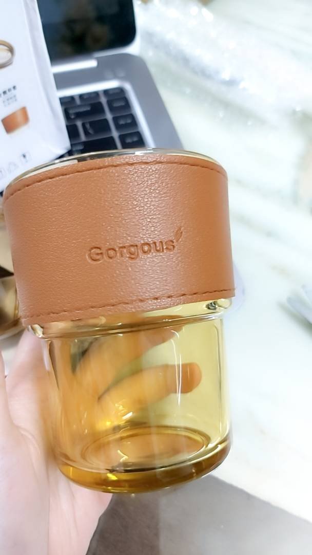Cốc thủy tinh Gorgous có nắp, ống hút và bao da đi kèm - 450ml có 2 màu
