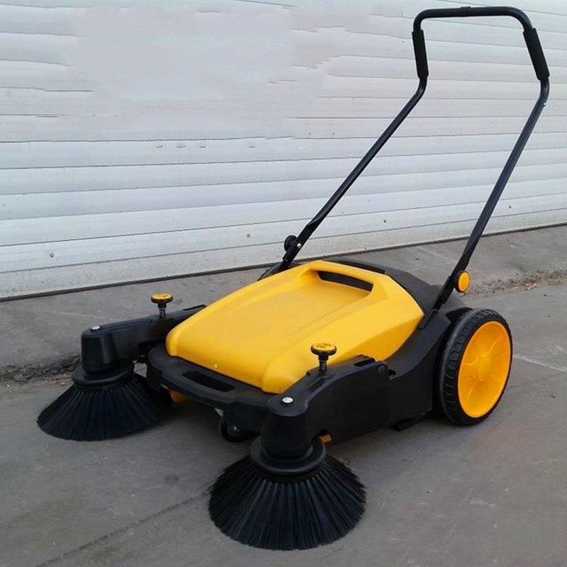 Tại sao nên sử dụng xe quét bụi đẩy tay? Lợi ích và cách sử dụng