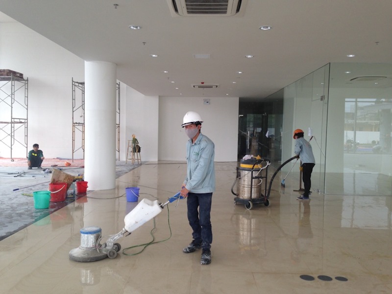 Sử dụng máy chà sàn hút bụi trong vệ sinh công nghiệp