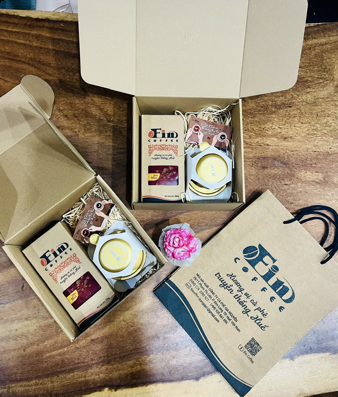 Quà tặng cà phê đặc sản Huế- Tứ Linh Yêu Thích, cà phê pha phin gu rất nhẹ.