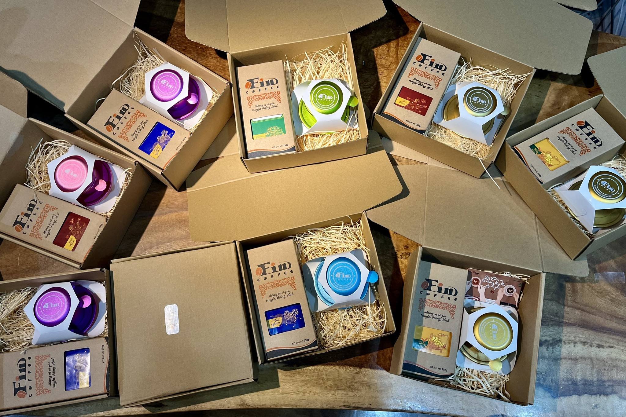 Bộ quà tặng cà phê đặc sản Huế - Tứ Linh và Phin Màu