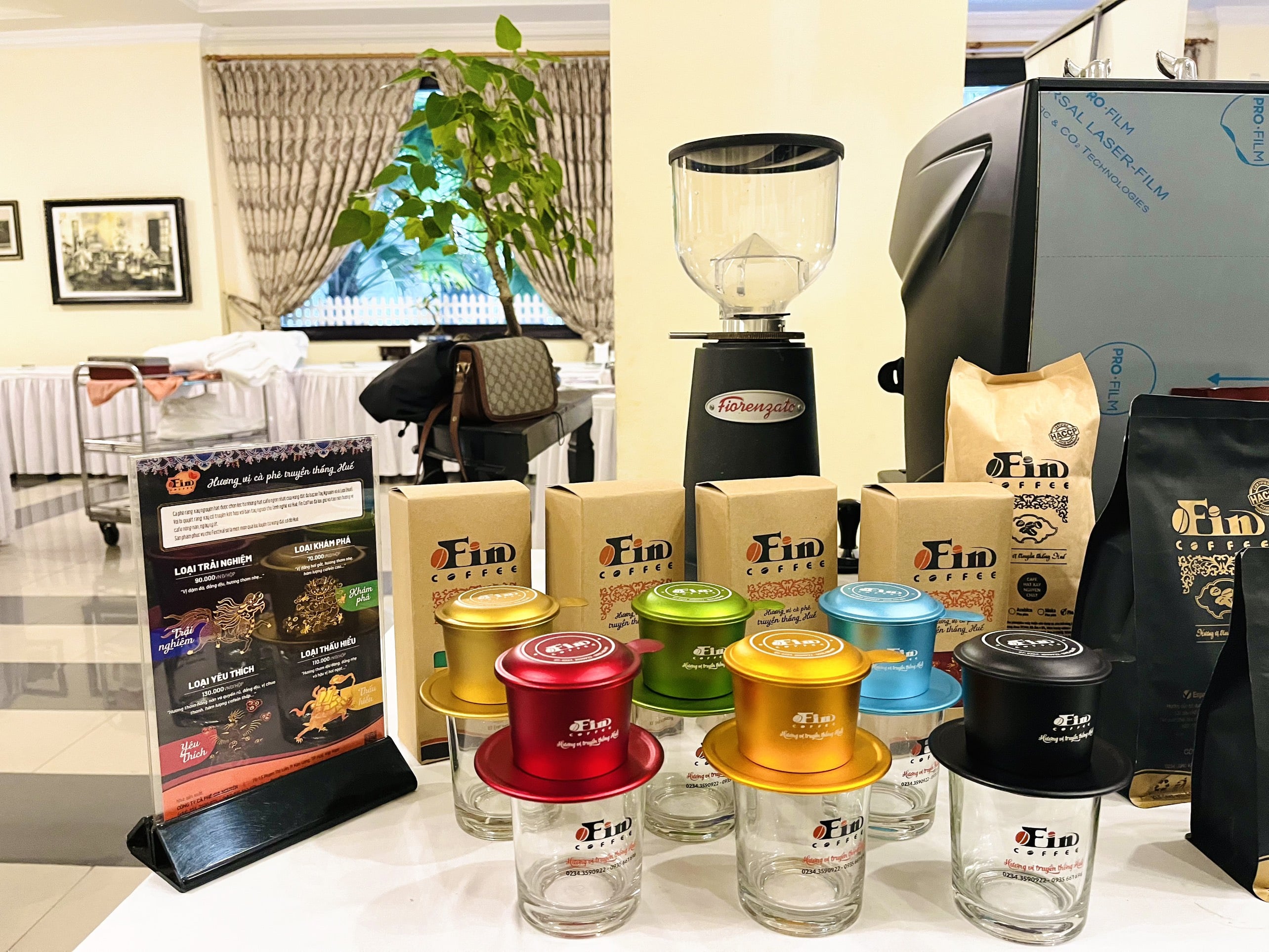 Quà tặng cà phê đặc sản Huế- Tứ Linh Khám Phá, cà phê pha phin gu mạnh.