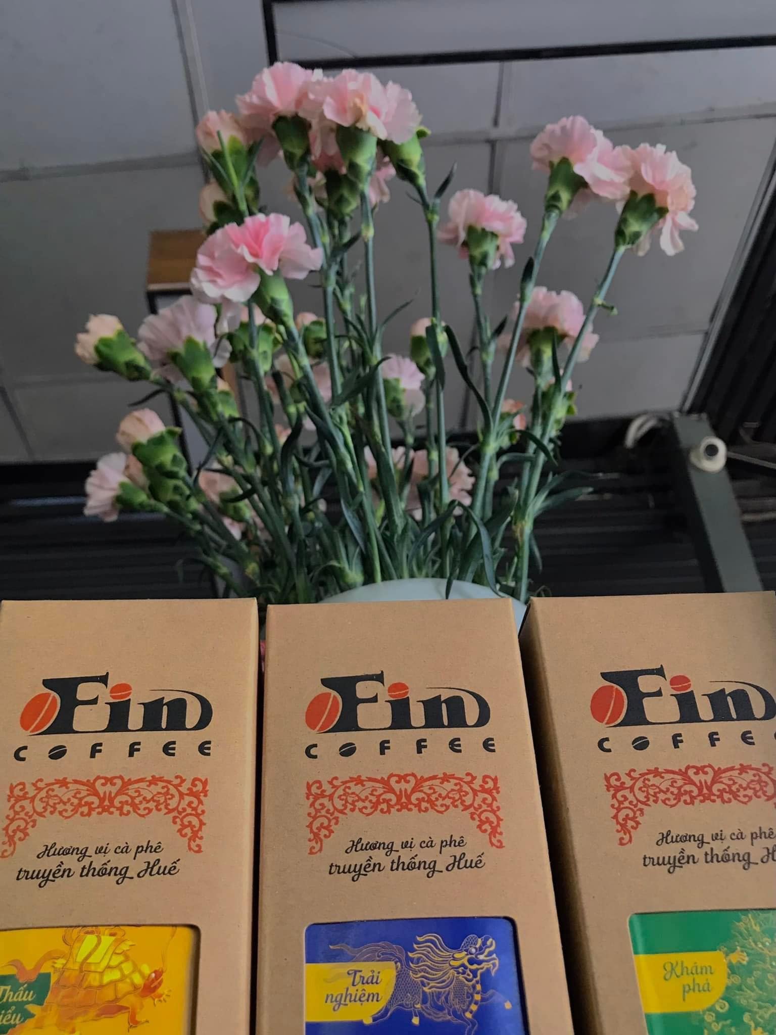 Bộ quà tặng cà phê đặc sản Huế - Tứ Linh và Phin Màu