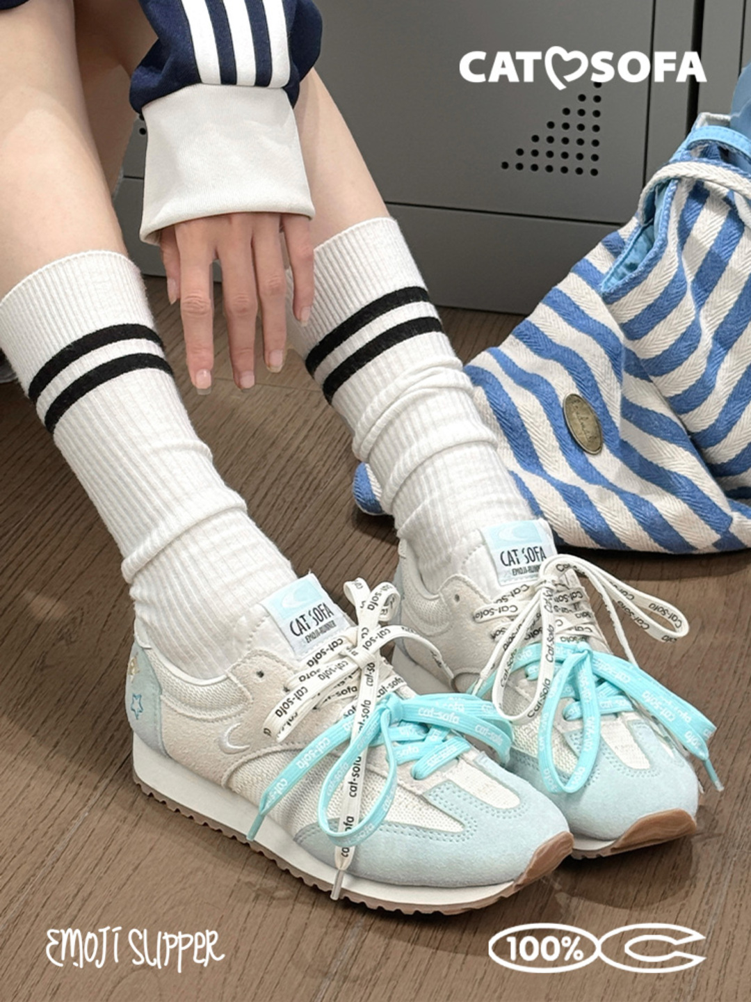 Giày Cat & Sofa Emoji Runner Light Blue 2025