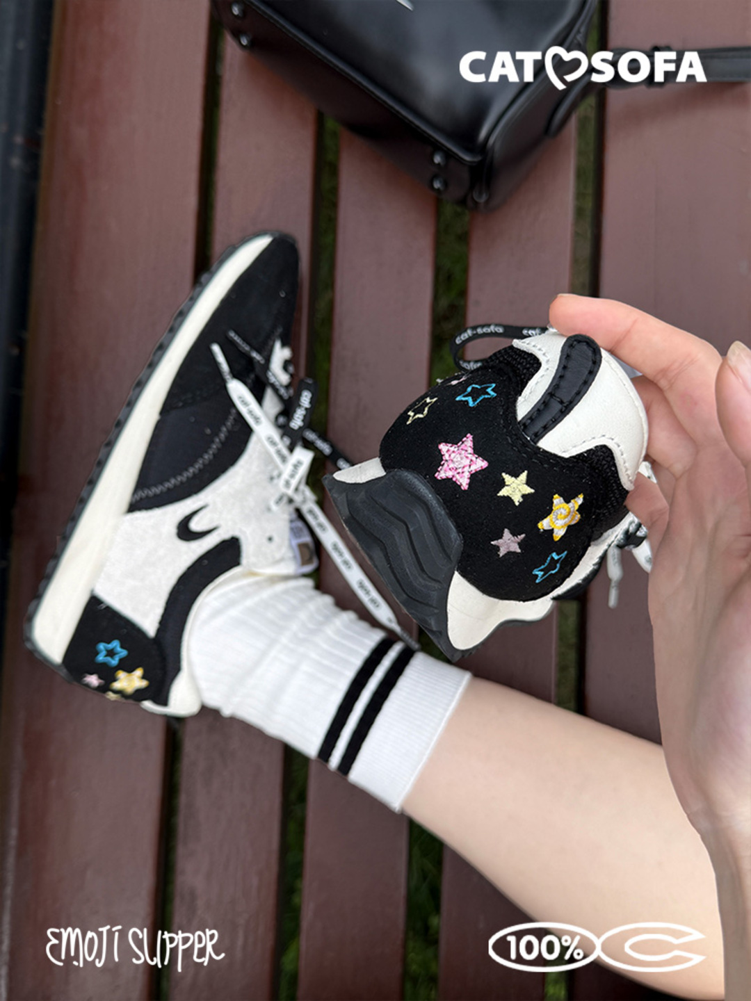 Giày Cat & Sofa Emoji Runner Black 2025