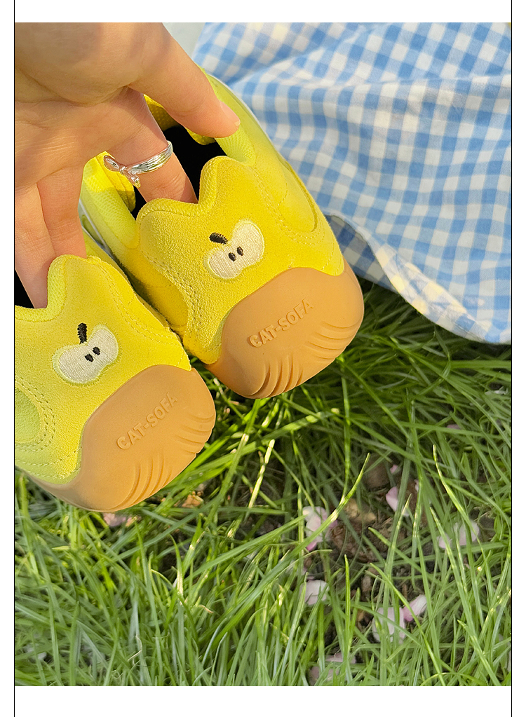Giày Cat & Sofa Emoji Táo Vàng