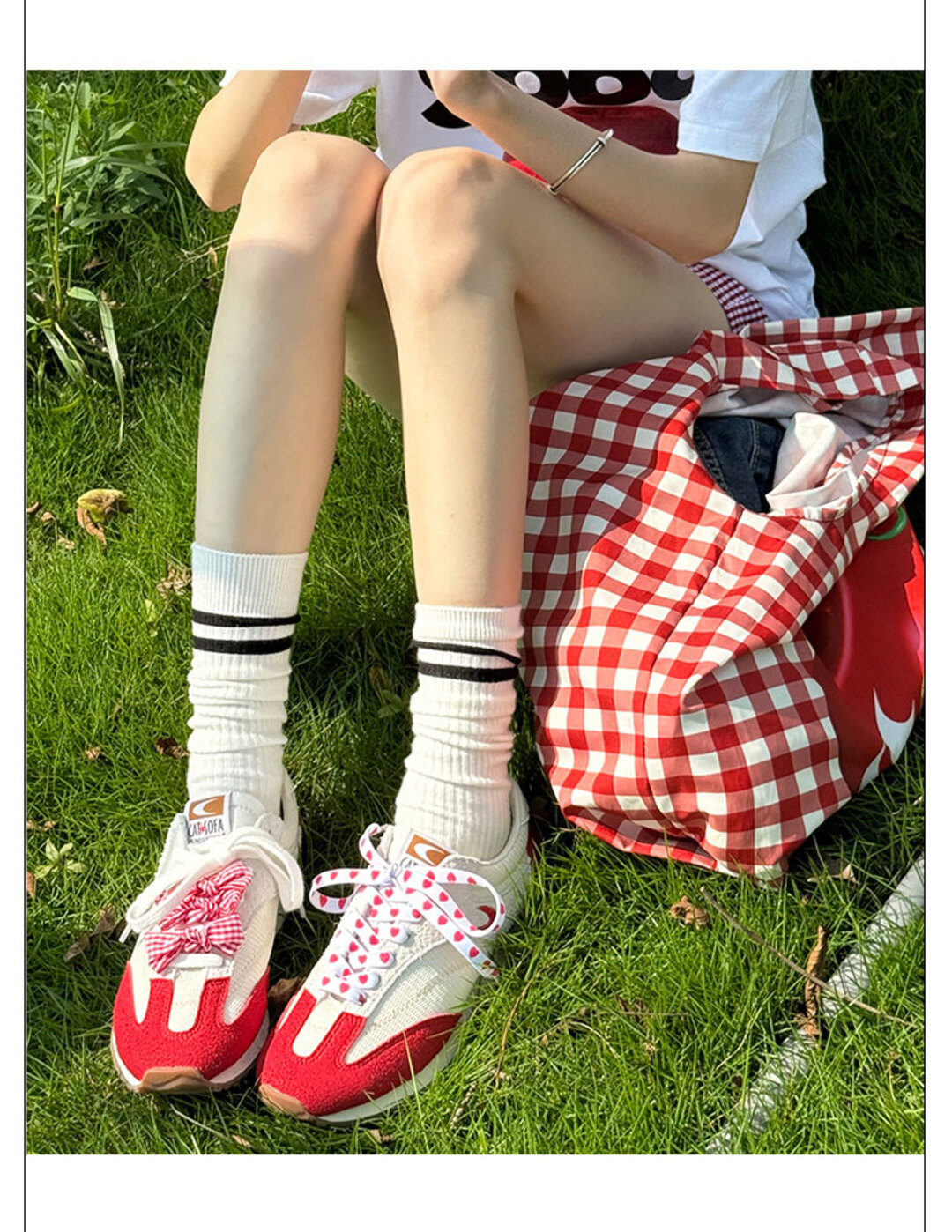 Giày Cat & Sofa Emoji Runner Red Apple 2025