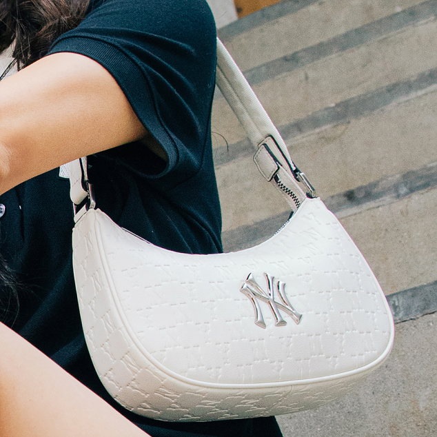 Túi MLB Classic Monogram Embossed Hobo Bag New York Yankees White