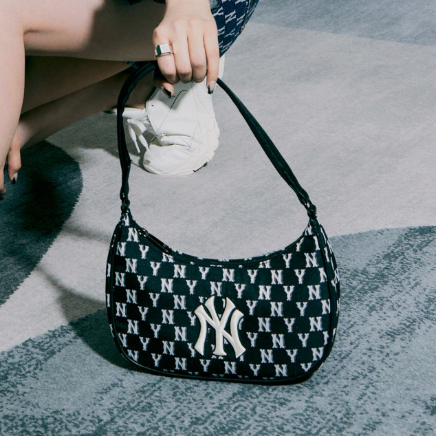 Túi MLB Classic Monogram Jacquard Hobo Bag New York Yankees Black