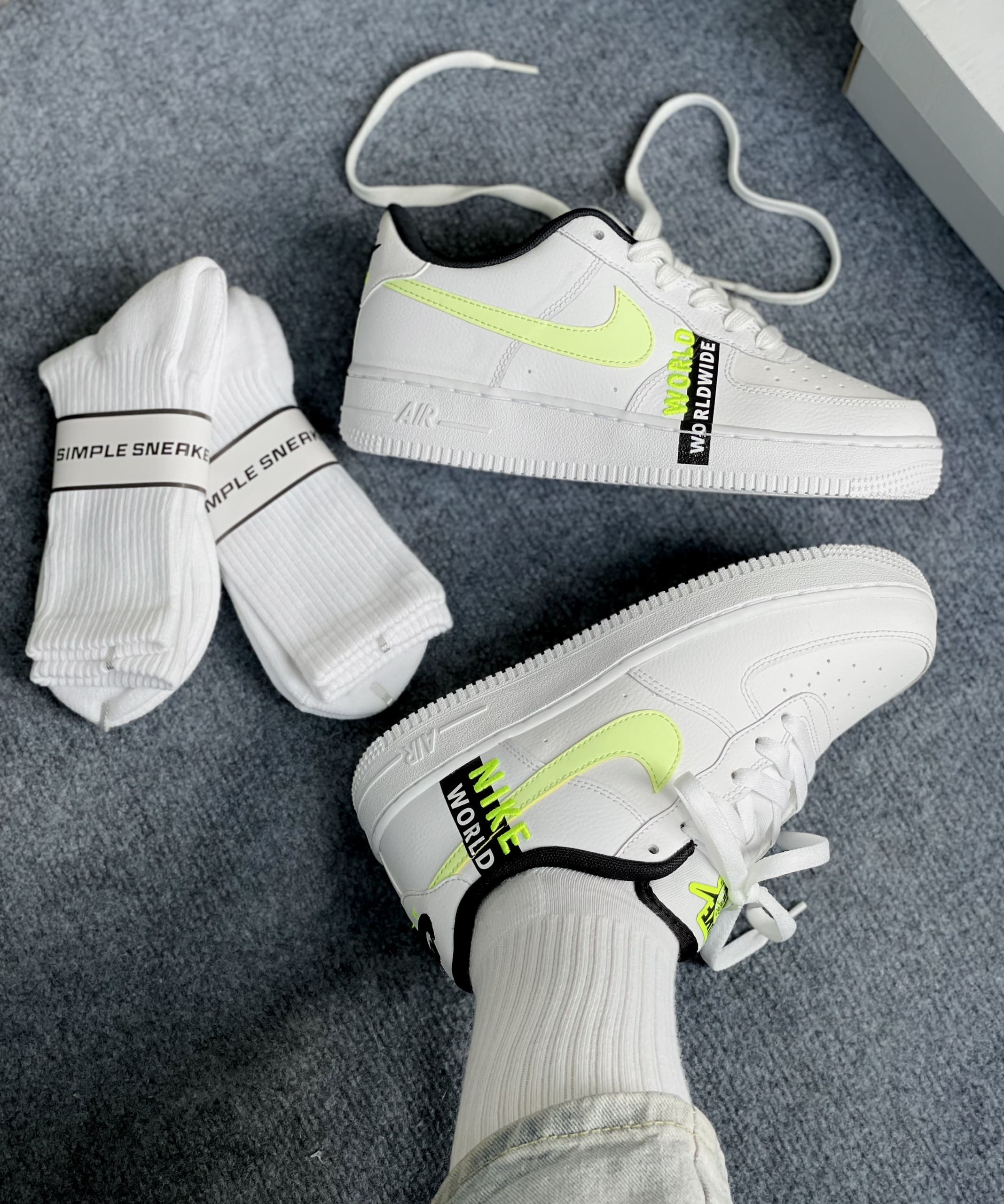 Tất Vớ Simple Sneaker Basic Cổ Cao Màu Trắng