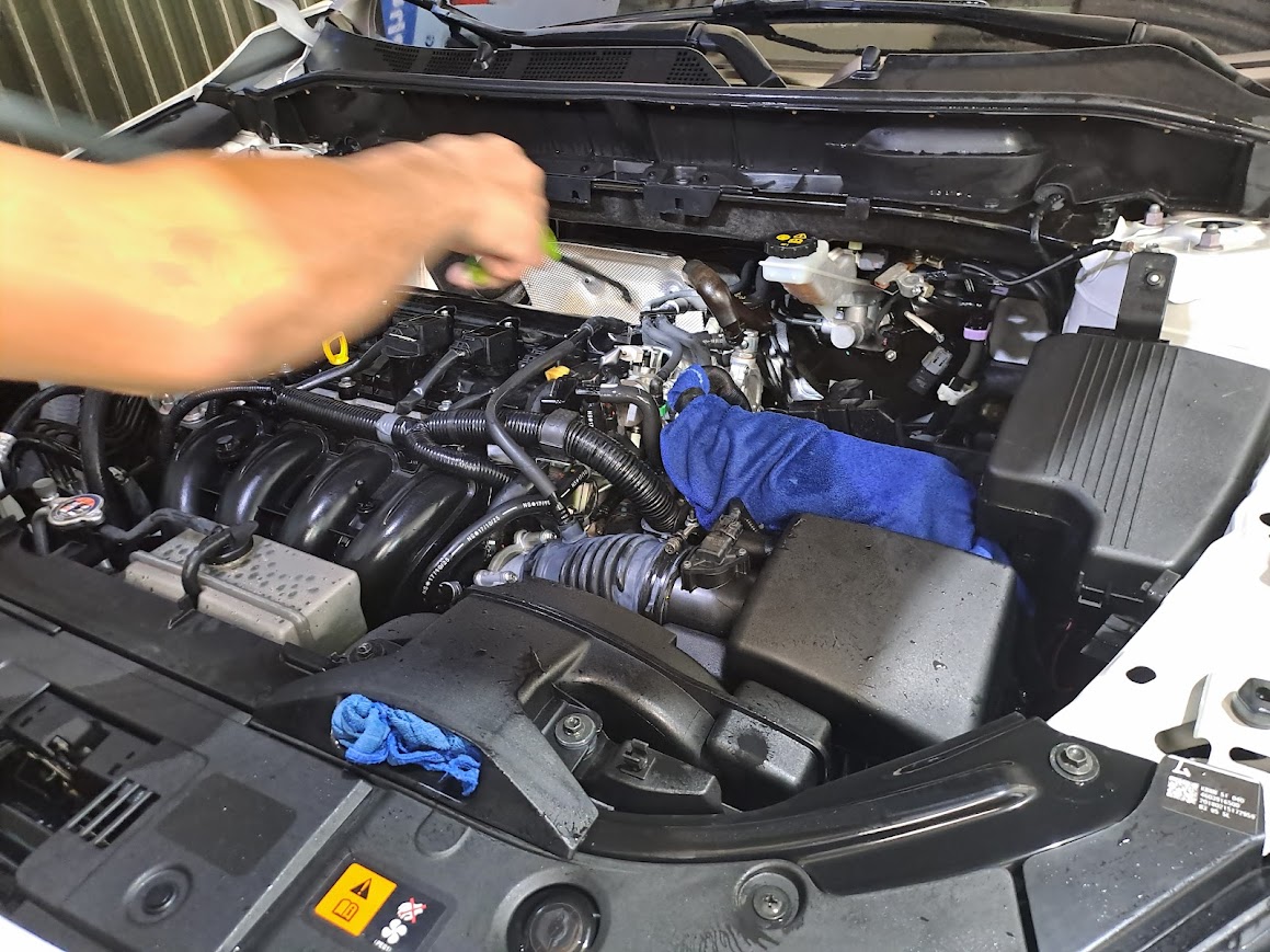 Hướng dẫn về  rửa khoang máy ô tô, vệ sinh khoang động cơ ô tô- Hotline : 0979.42.70.59