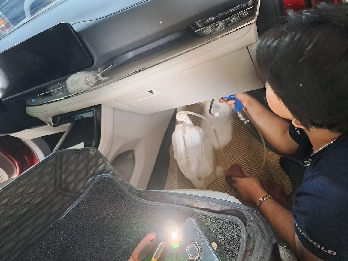 Lợi ích của dịch vụ dọn nội thất ô tô- Hotline : 0979.42.70.59