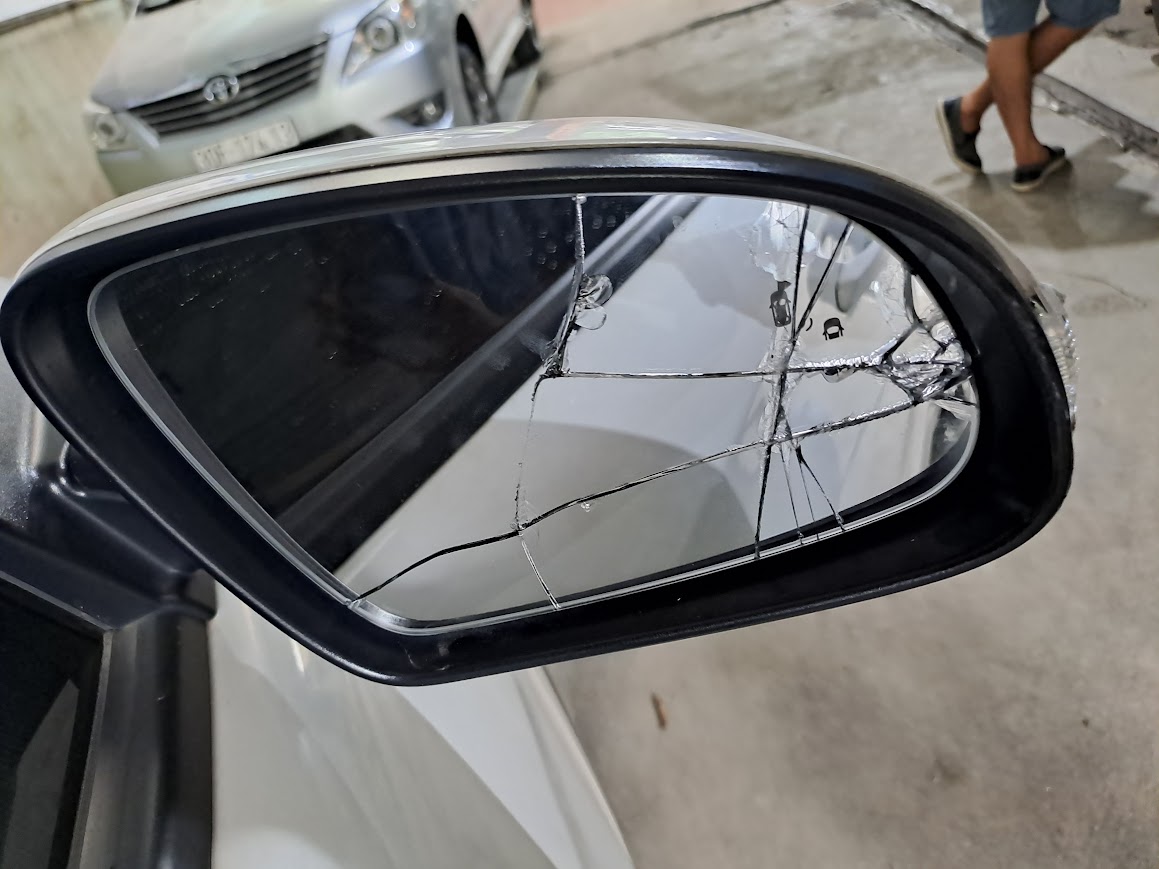 Chỉ cách sửa gương ô tô đơn giản ngay tại nhà- Hotline : 0979.42.70.59