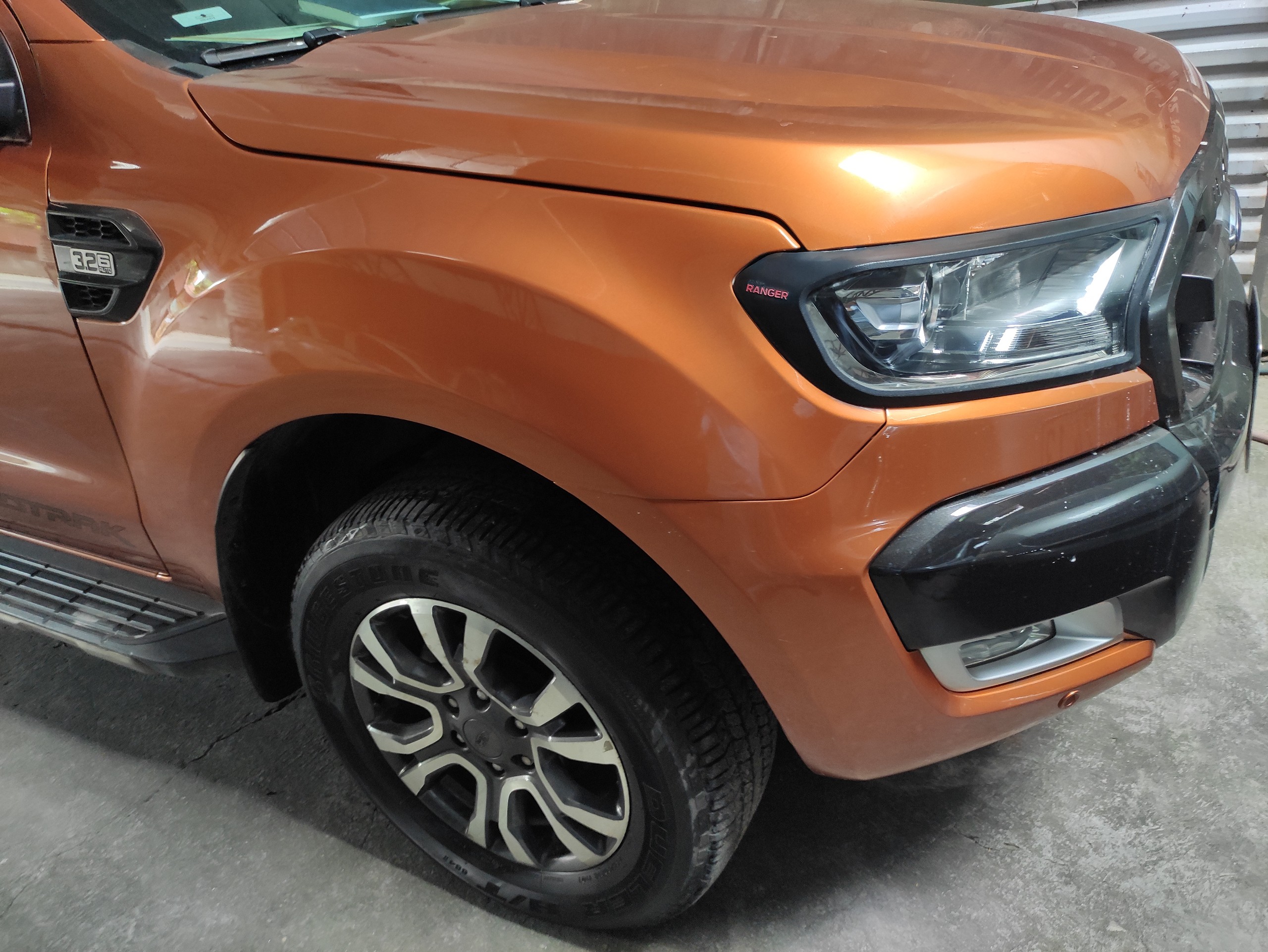 Sơn nắp capo xe ô tô - Hotline : 0979.42.70.59