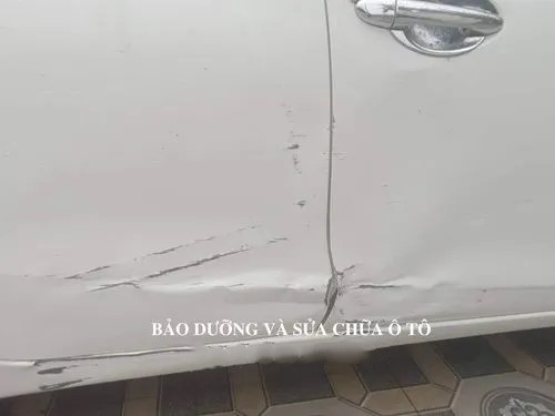 Sơn lại vết xước ô tô giá bao nhiêu tiền? Cách xử lý vết sơn trầy xước xe ô tô- Hotline : 0979.42.70.59