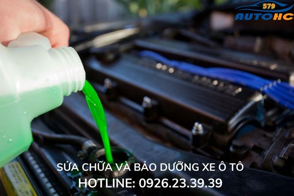Kiểm tra thay thế các dung dịch cần thiết cho xe Ford