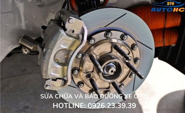 Kiểm tra bảo dưỡng phanh ô tô xe Ford 