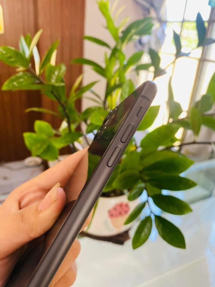 Điện thoại iPhone 11 128GB ( Đen )