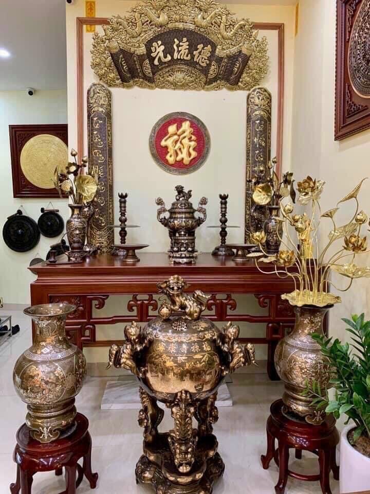 Thiết kế bàn thờ với bộ đỉnh đồng