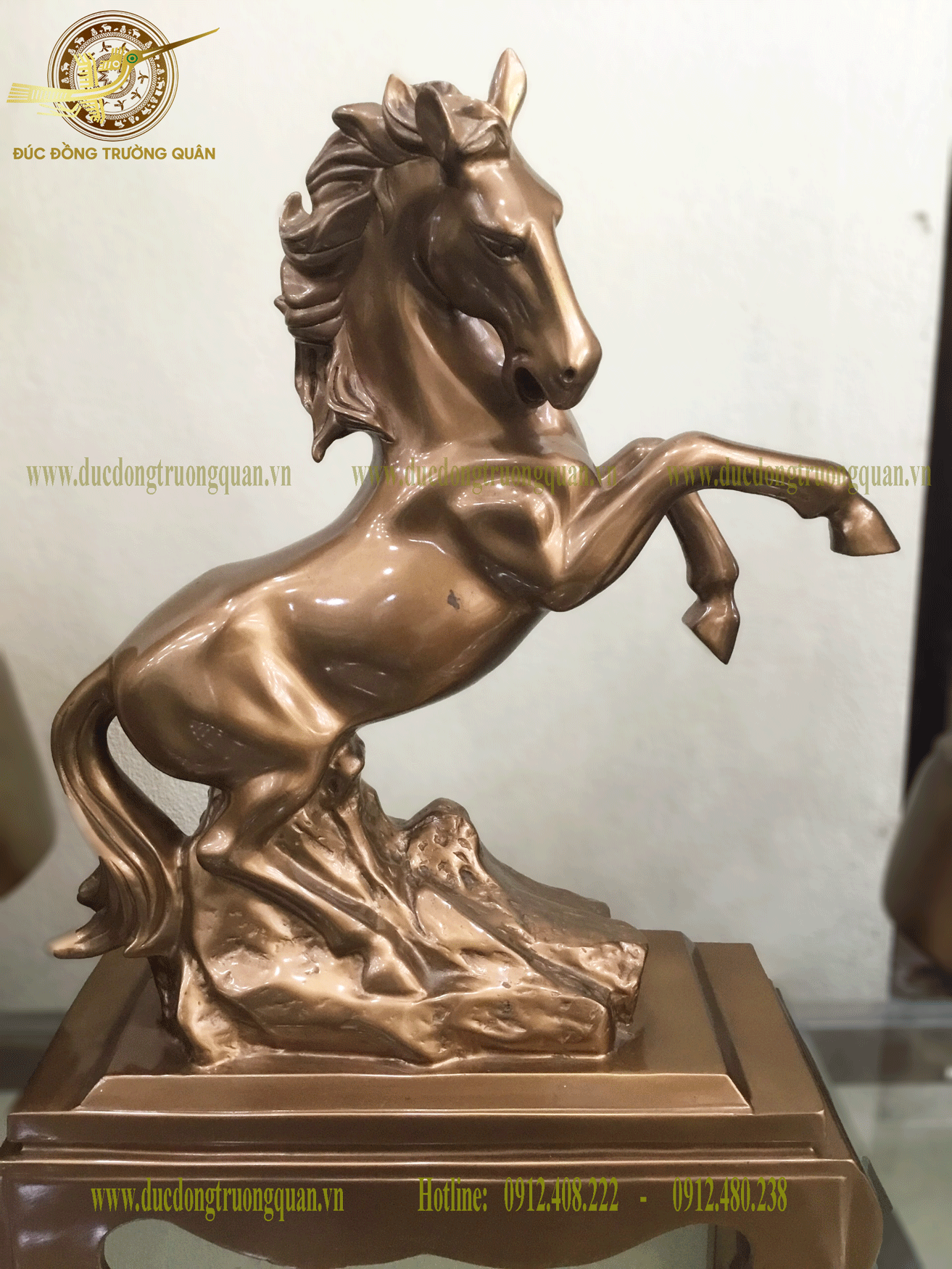 Tượng ngựa phi bằng đồng
