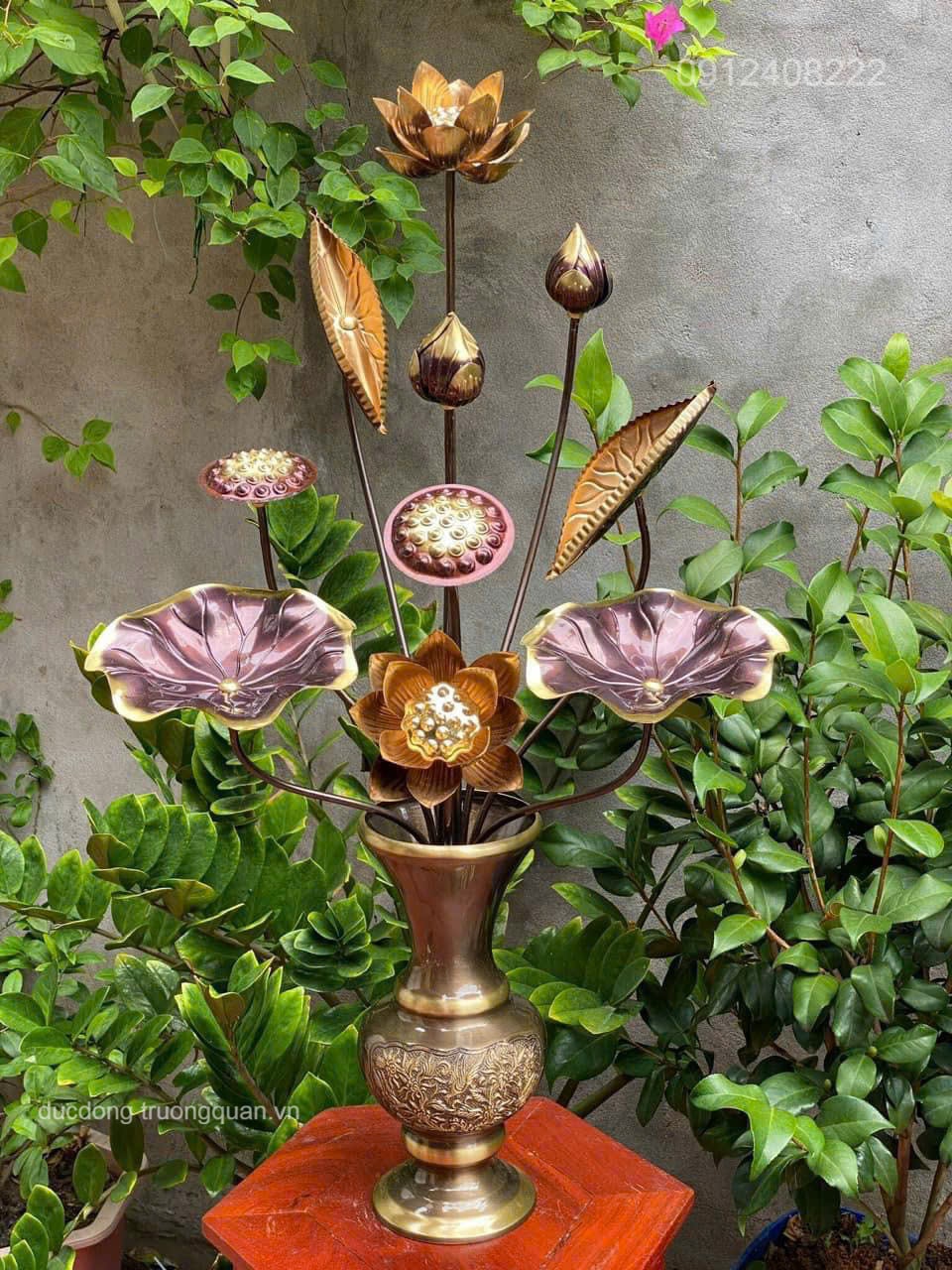 Ý NGHĨA BÀY TRÍ HOA SEN ĐỒNG TRÊN BAN THỜ CÚNG GIA TIÊN