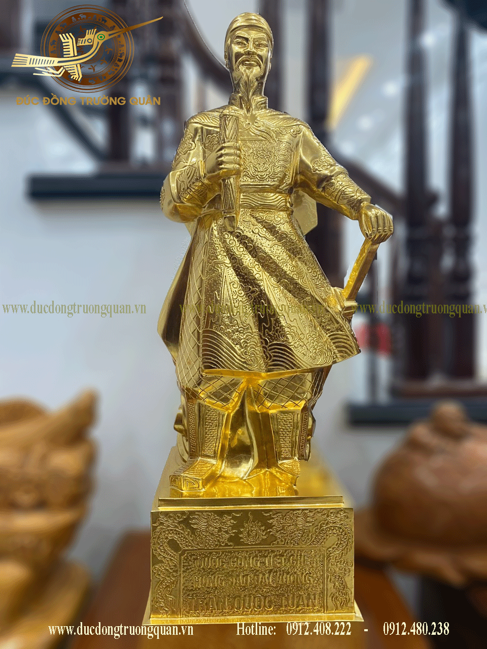 Tượng Trần Hưng Đạo (dát vàng)
