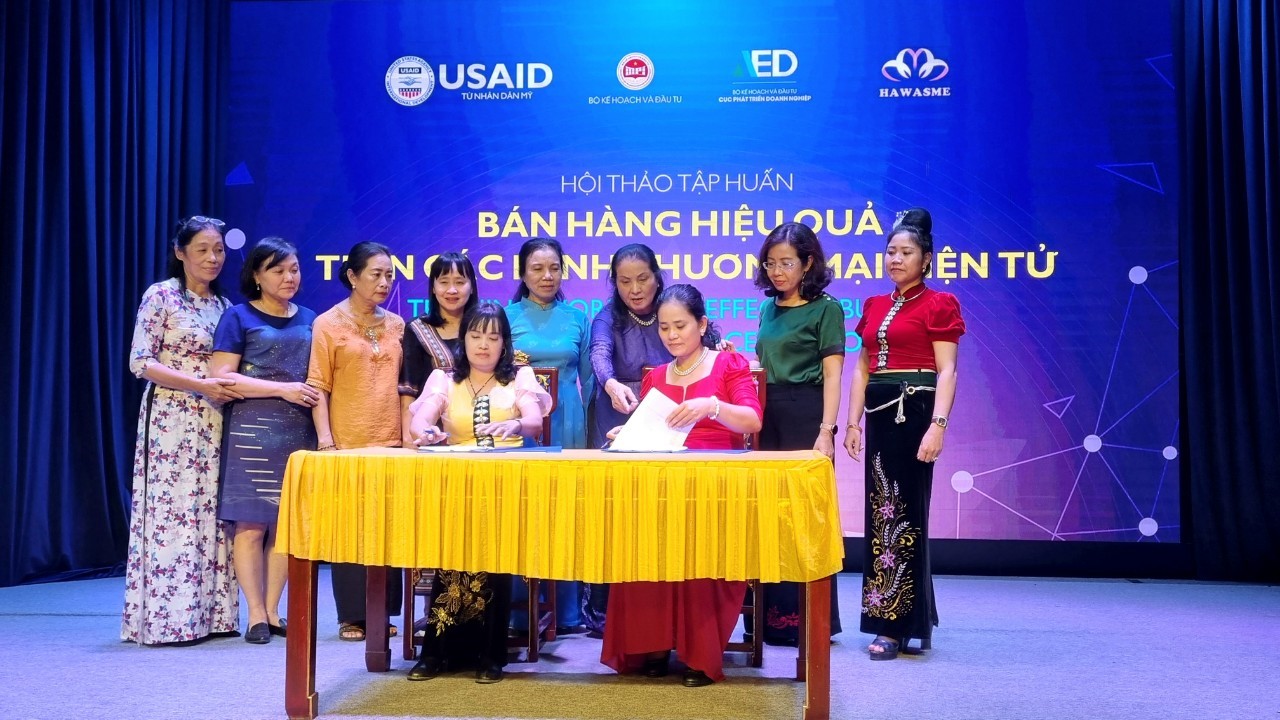 HAWASME tổ chức thành công Hội chợ giao thương cho các DNNVV do nữ làm chủ tại Bát Tràng 25-26/10/2022.