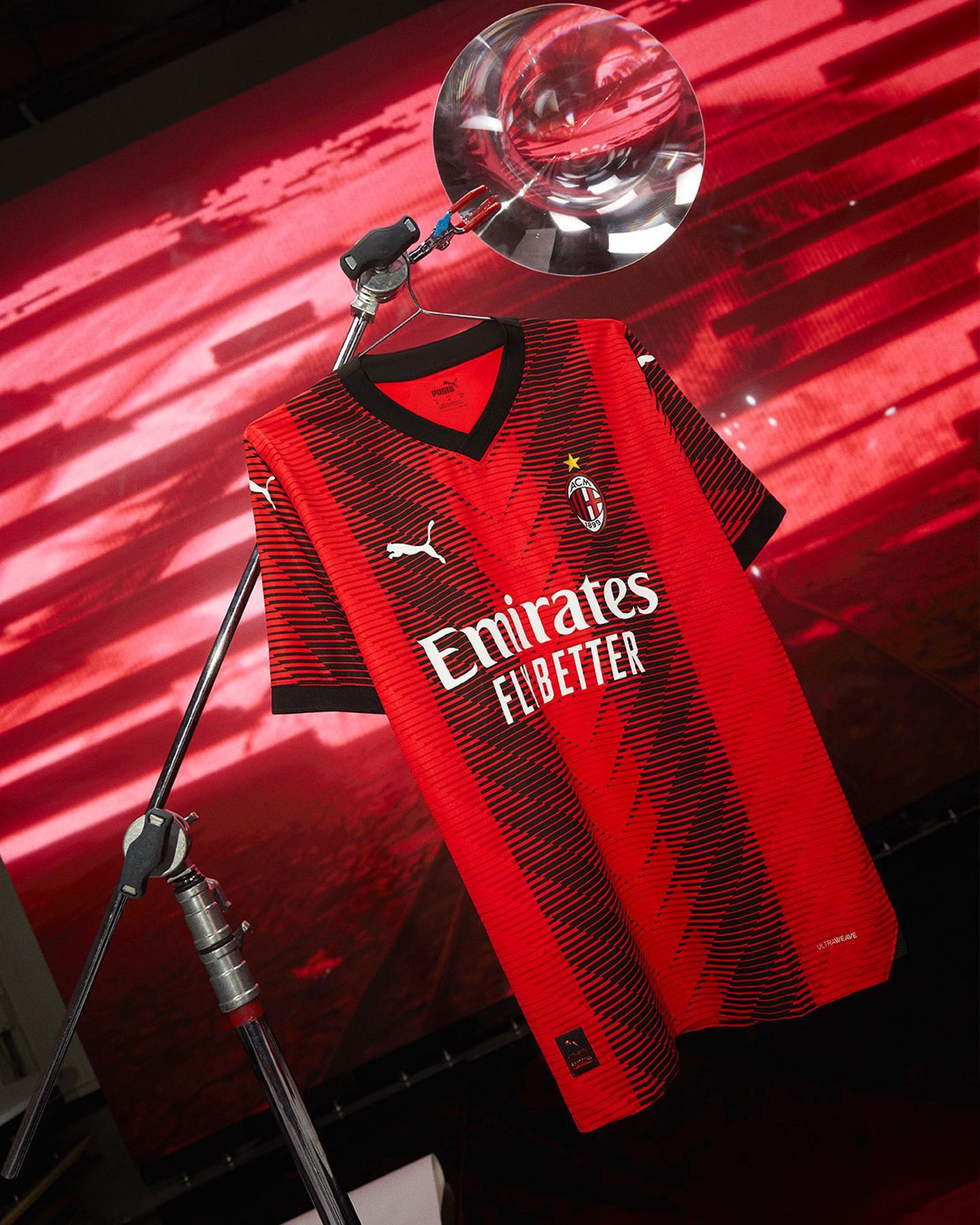 AC Milan cùng PUMA trình làng mẫu áo sân nhà mùa giải mới cho năm 23/24