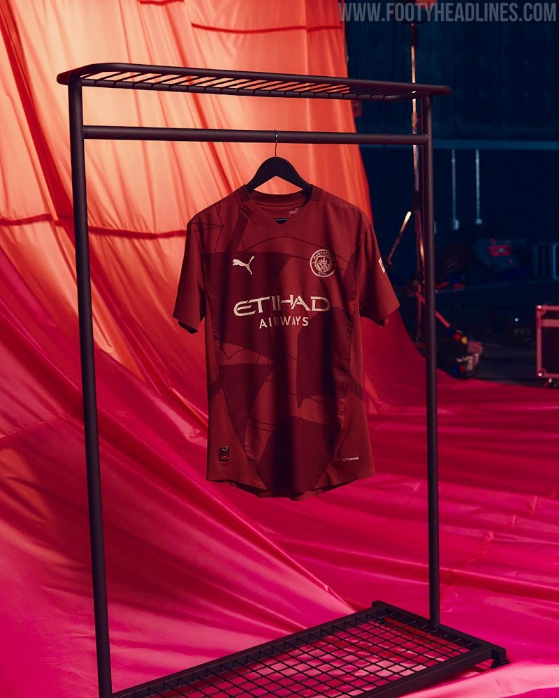 Bộ đồ thứ 3 Manchester City 24/25 đã được phát hành