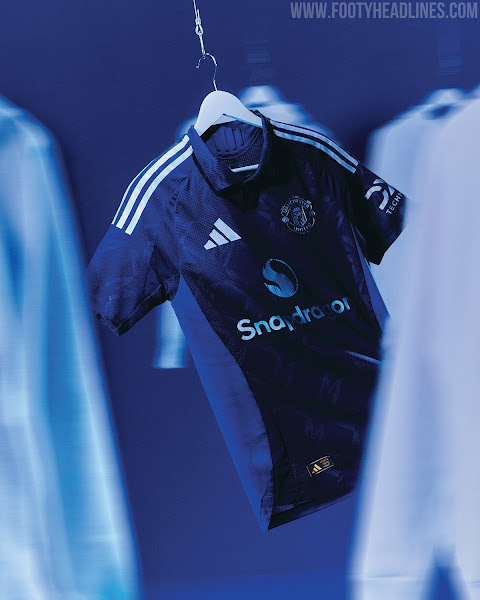 Bộ đồ thi đấu sân khách của Manchester United 24-25