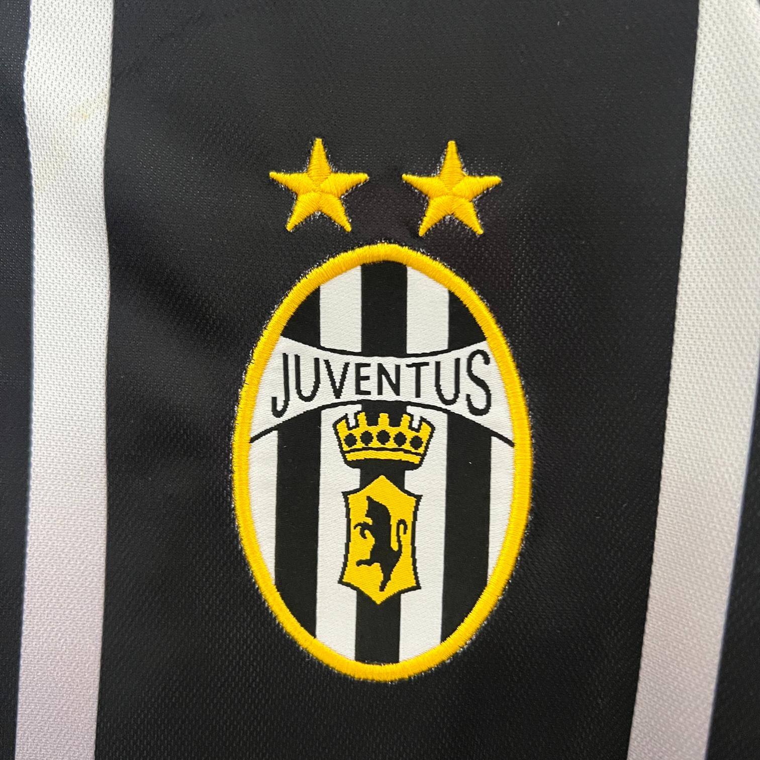 Retro Juventus 2000/2001 ( Sân Khách )