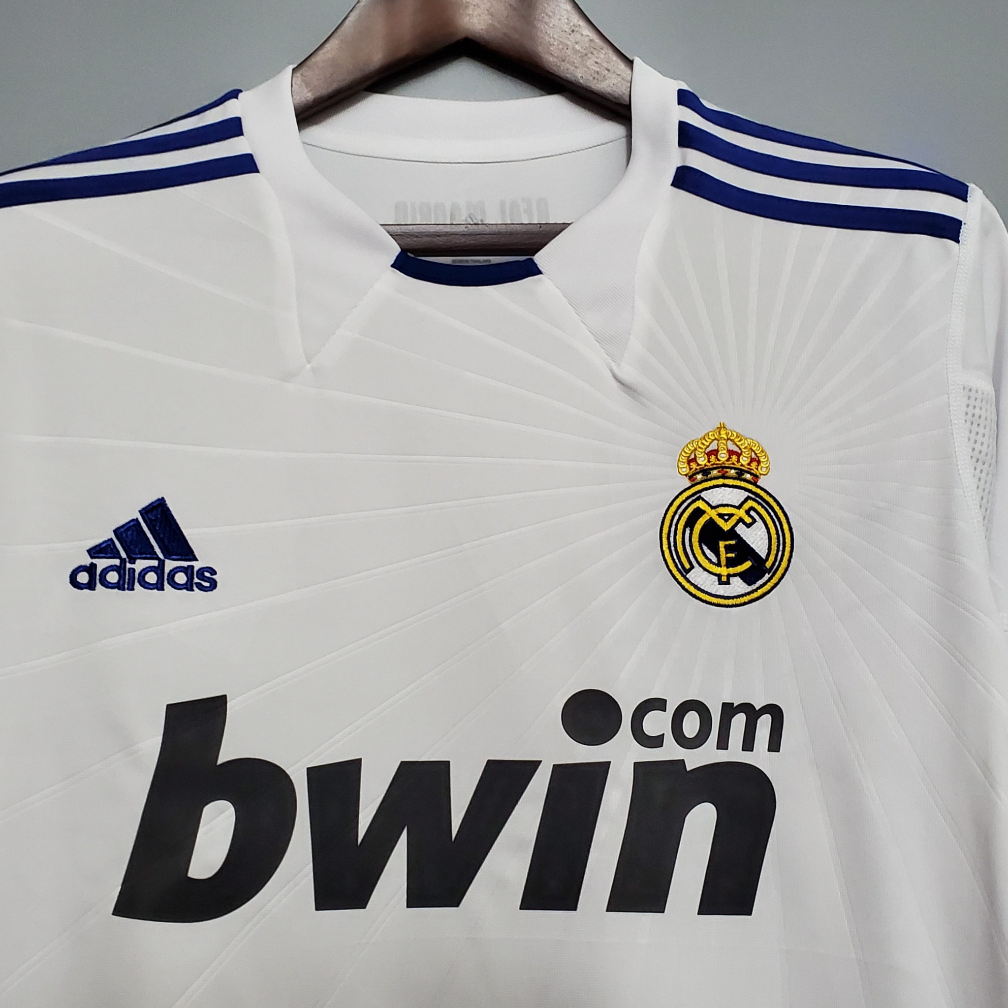Retro Real Madrid 2010/2011 Tay Dài ( Sân Nhà )