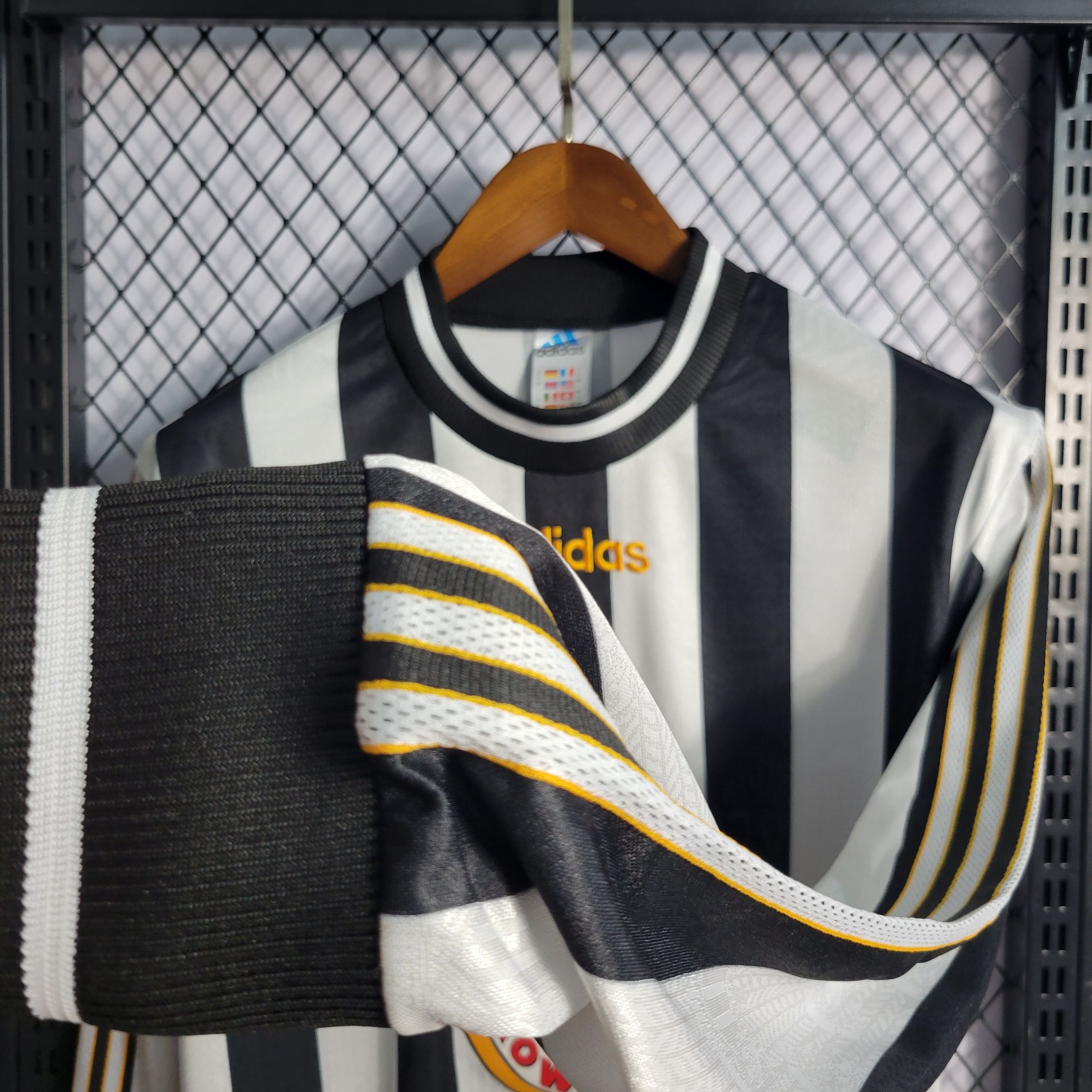 Retro NewCastle 1997/1999 Tay Dài ( Sân Nhà )