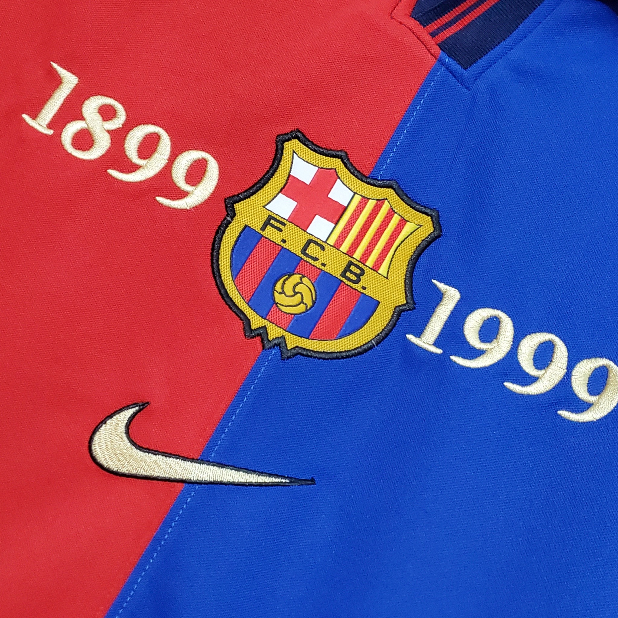 Retro Barcelona 1999/2000 ( Sân Nhà )