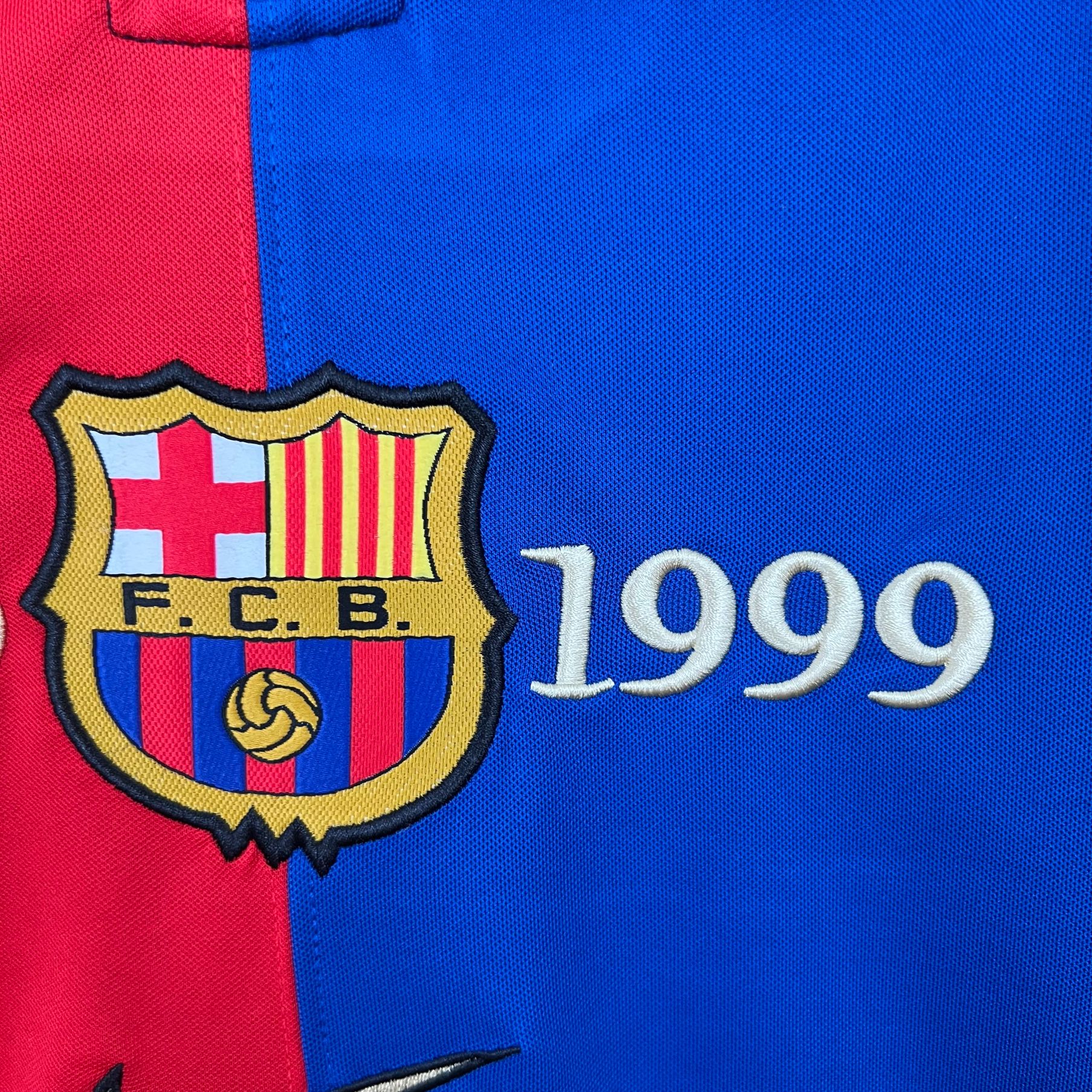 Retro Barcelona 1999/2000 Tay Dài ( Sân Nhà )