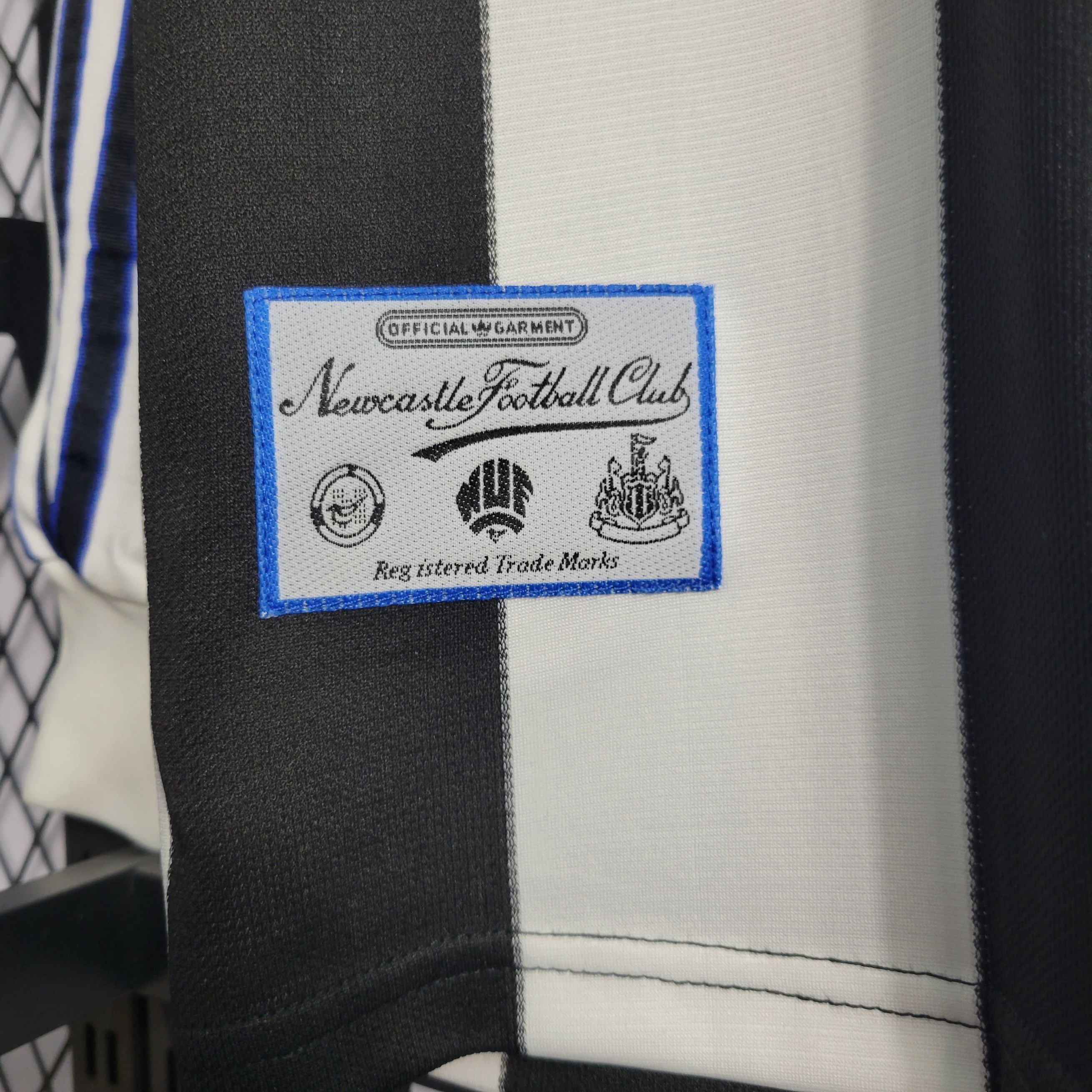 Retro NewCastle 1995/1997 Tay Dài ( Sân Nhà )