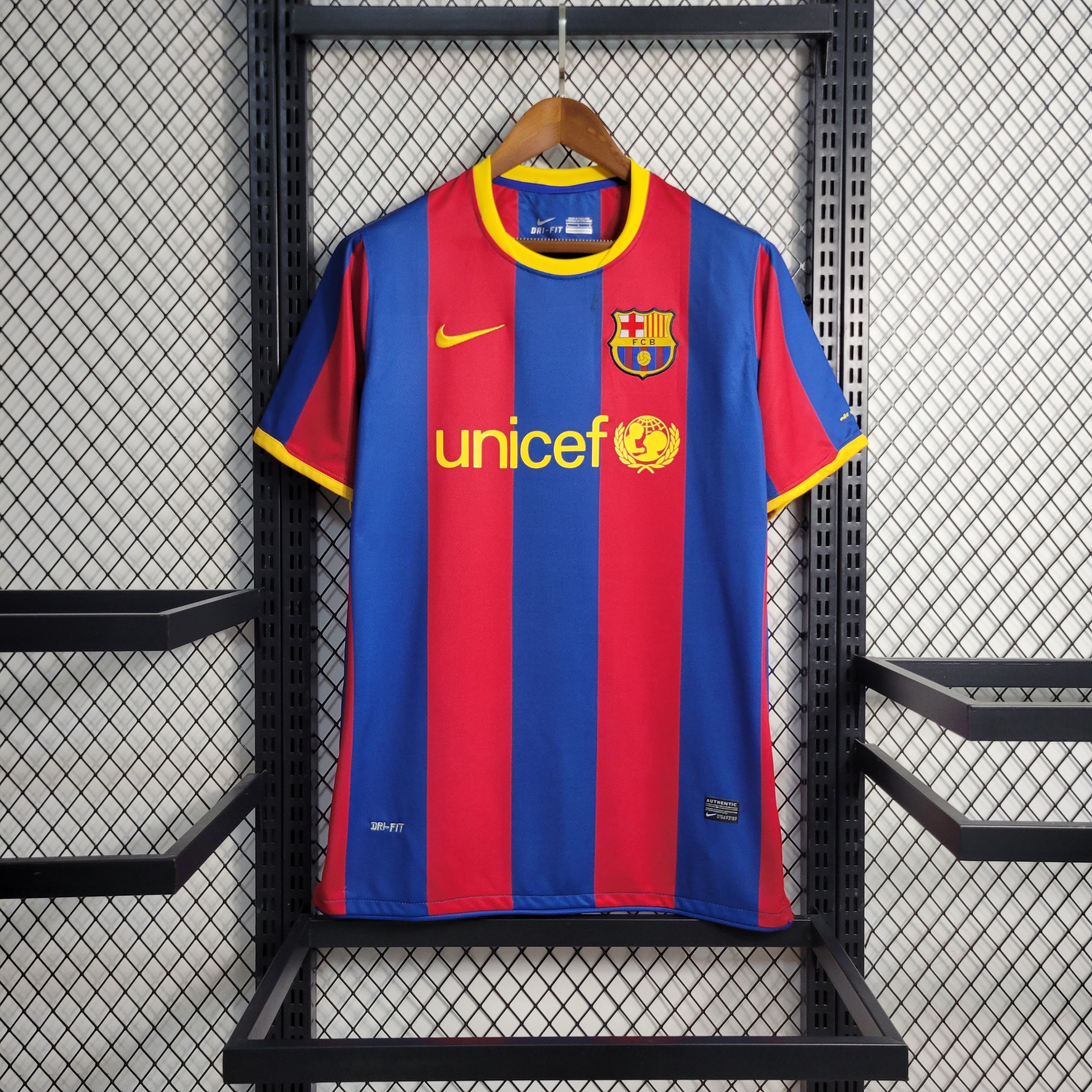 Retro Barcelona 2010/2011 ( Sân Nhà )