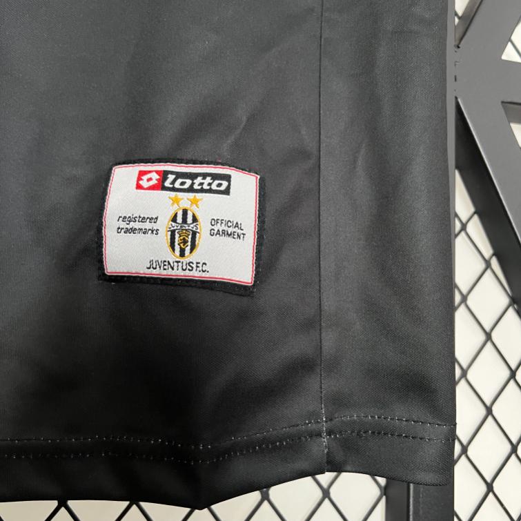 Retro Juventus 2001/2002 ( Sân Khách )