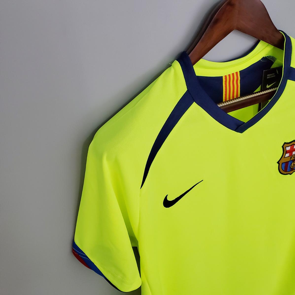 Retro Barcelona 2005/2006 ( Sân Khách )